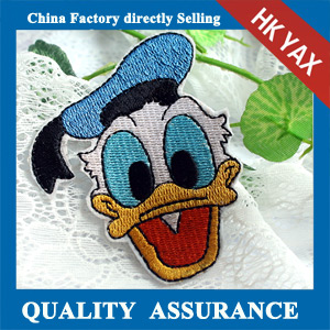 New design Donald Duck custom embroidery patch 